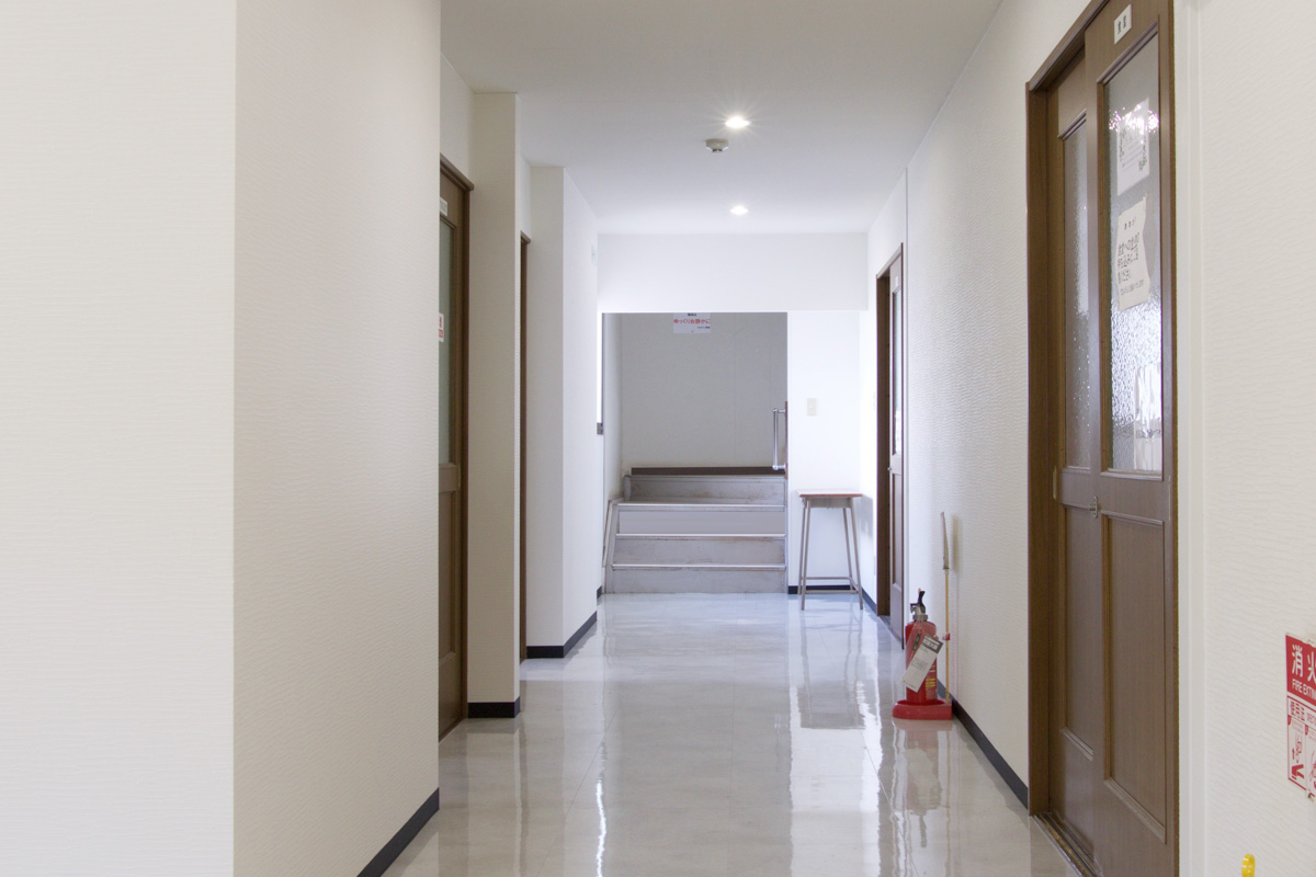 キットイン常滑の共用廊下
